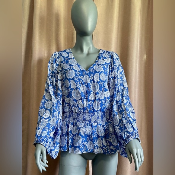 NWT Vince Camuto M Blue Blouse Dressy Floral Smocked Long Ballon Sleeves Boho - Picture 1 of 7